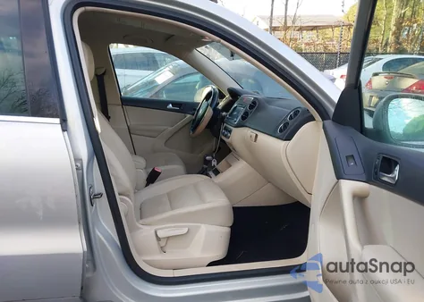 2010 Volkswagen Tiguan Wolfsburg Edition z USA, uszkodzony, nr VIN WVGAV7AX8AW001739